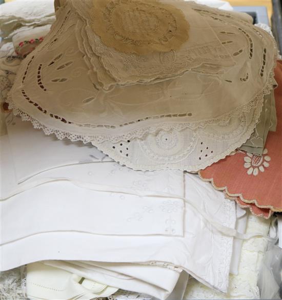 A quantity of mixed lace and linen cloths etc